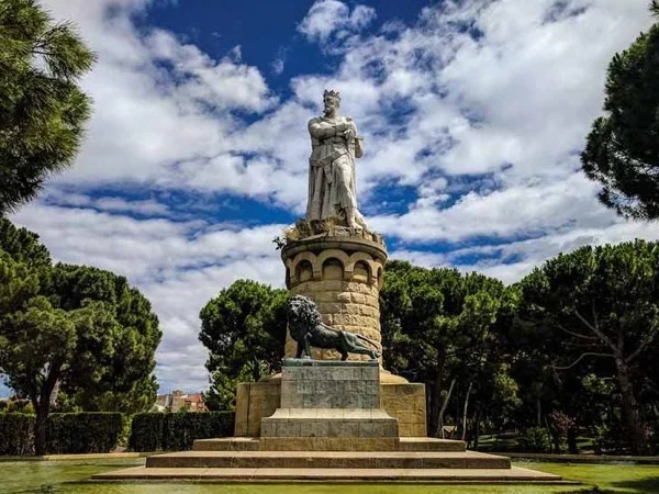 José Antonio Labordeta Park Walking Half-Day Tour