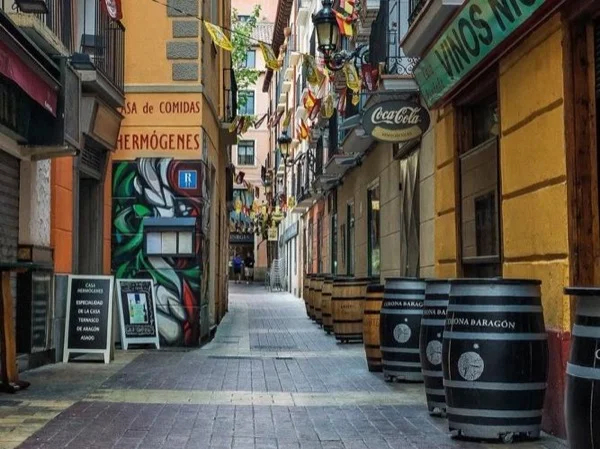 Zaragoza Tapas and Wine Tasting Night Tour