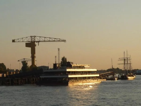 Isle of Nantes' Private Tour : from the industrial port to the Creation district in 3 hours