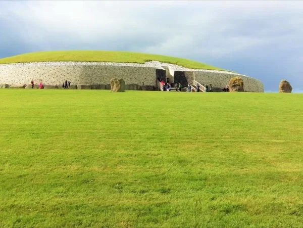 Half day Brú na Bóinne Newgrange tour - Up to 4* Guests