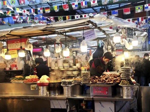 Gwangjang market food &amp; Chenggyecheon Stream walk - Private Tour