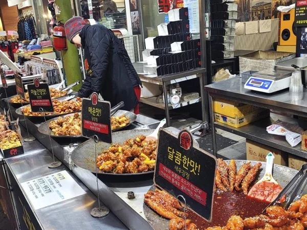 Mangwon food market &amp; Hongdae area