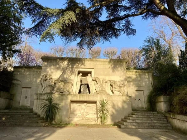 Parisian Cemetery of Pere Lachaise - half day tour with a private guide