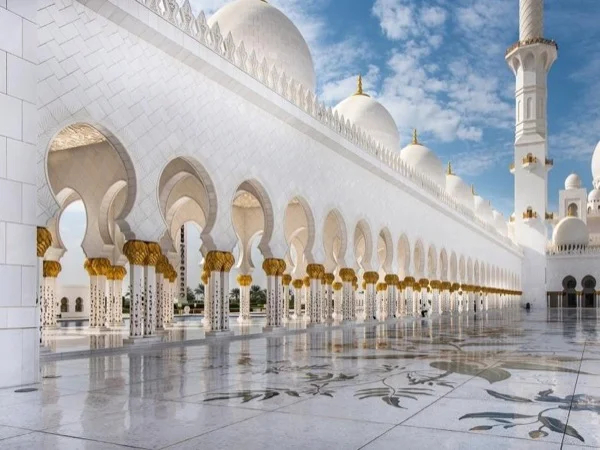 Discover Abu Dhabi, Louvre Art Museum and Sheikh Zayed Grand Mosque