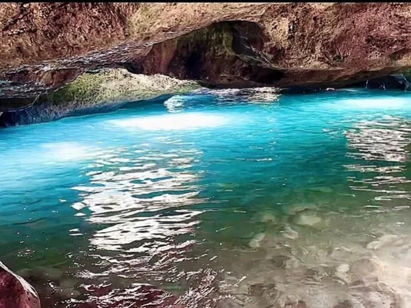 Hawaii caves and beach tour