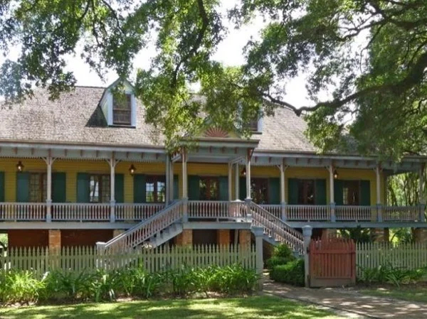 New Orleans Plantation Tour with Private Transportation