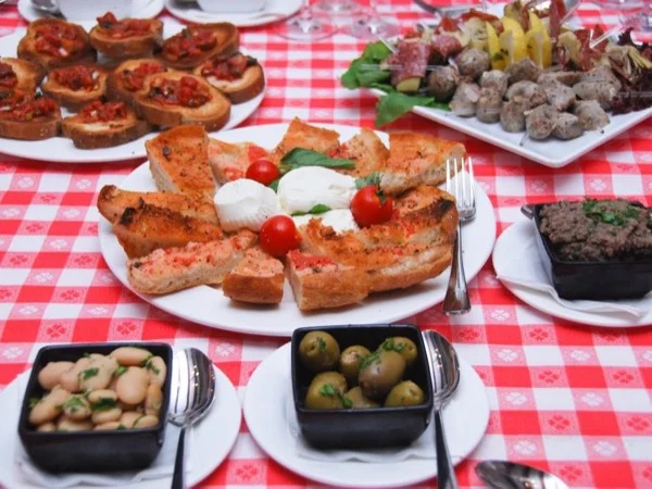 Valletta Walking Tour - Finishing with a Pure Authentic Maltese Food Experience.