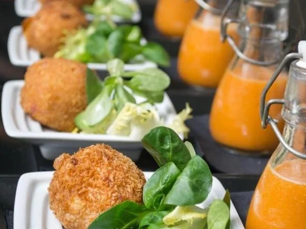 Tapas & Wine Tour, drink and eat the way we do!