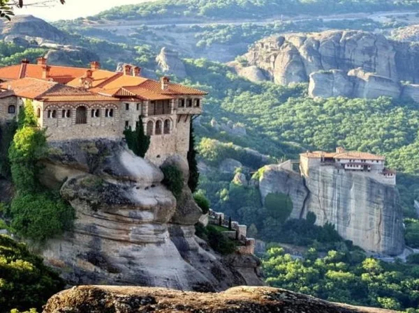 Explore amazing Meteora, a Wonder of Nature and UNESCO World Heritage Site