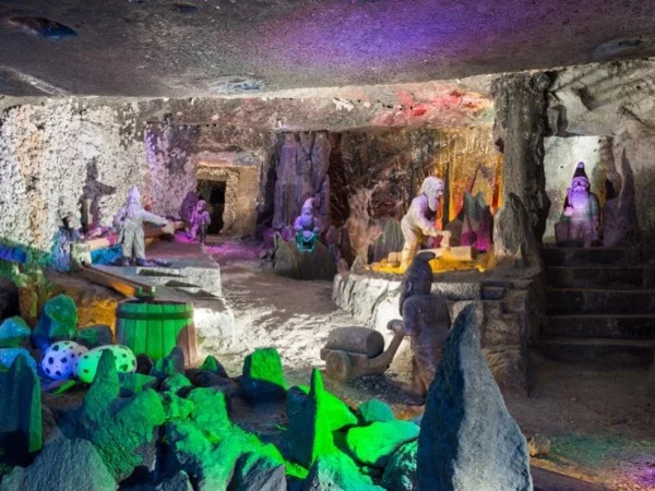 The underground world of Wieliczka Salt Mine - Half day tour with Local Guide