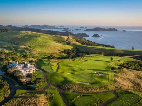 Amazing World Class 9 hole Golf & Northland Explore Experience Tour.