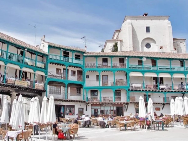 Savor the hidden gems on the outskirts of Madrid in the best way, with local guides!