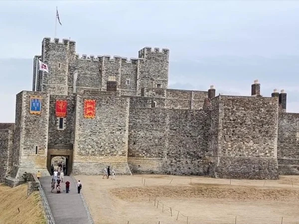 Unmissable Dover (Explore the Unmissable attractions in Dover with your local guide)