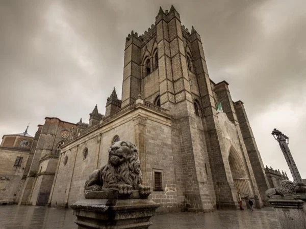 Saint Teresa of Jesus: Avila by private car from Madrid