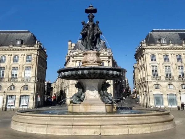 Historic, gourmet, easy walking tour of Bordeaux