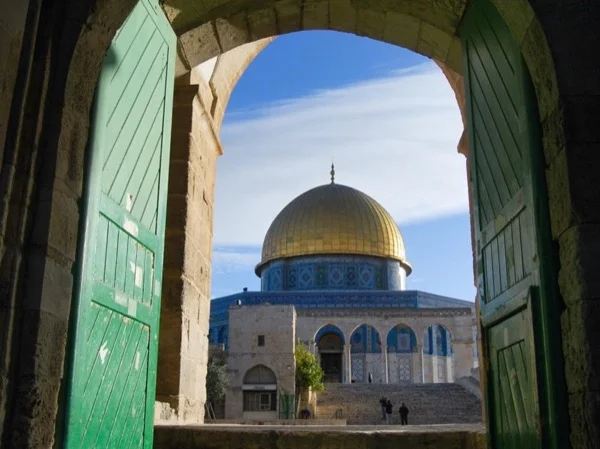 Walk through the heart of Jerusalem with your local guide -Day Tour