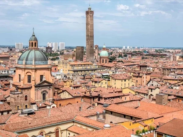 Private day trip to Bologna with guided tour and italian aperitivo