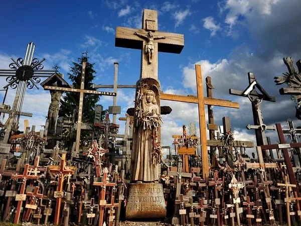 Trip to The Hill of Crosses from Riga (two countries in one day)