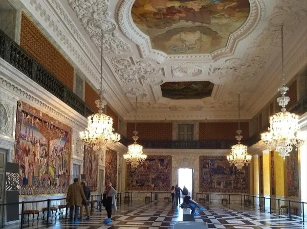 Royal Copenhagen - 3 Hour intro to Copenhagen and visit to Christiansborg palace