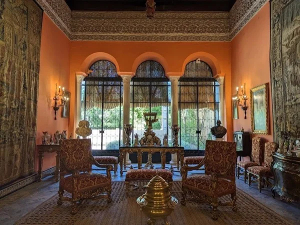 Nobel Palaces of Seville half day private tour
