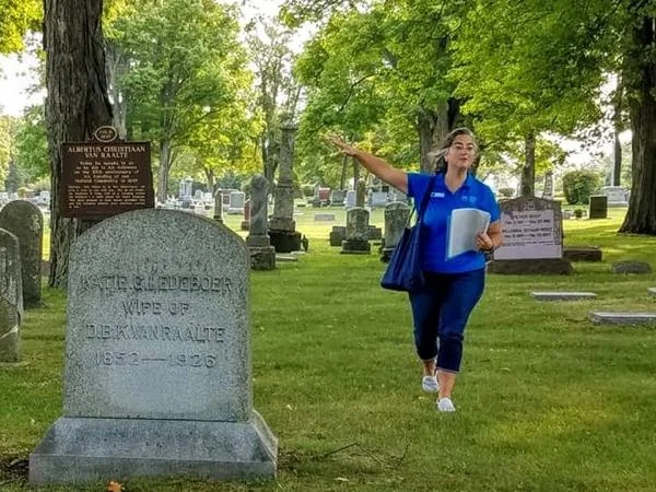 Holland's Pilgrim Home Cemetery - Walking Tour in Michigan