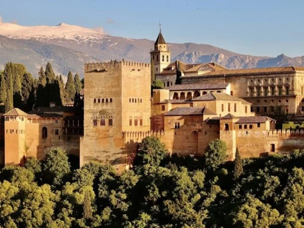 The Alhambra Explained: Skip-the-line tickets Private Tour