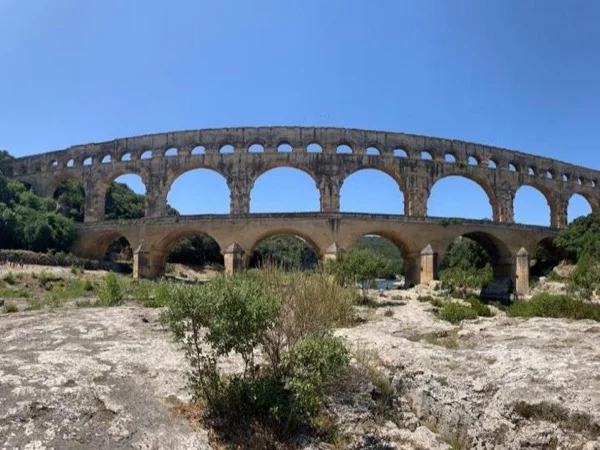 A day discovering the treasures of Gard with your local guide, the village of Uzès and the Pont du Gard