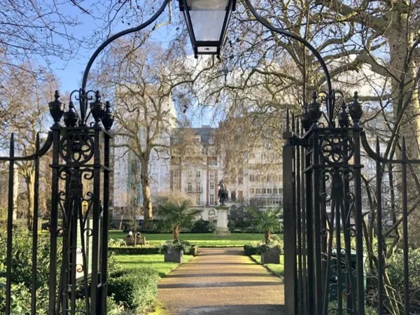 "So Very British": Walking Tour in St. James', London