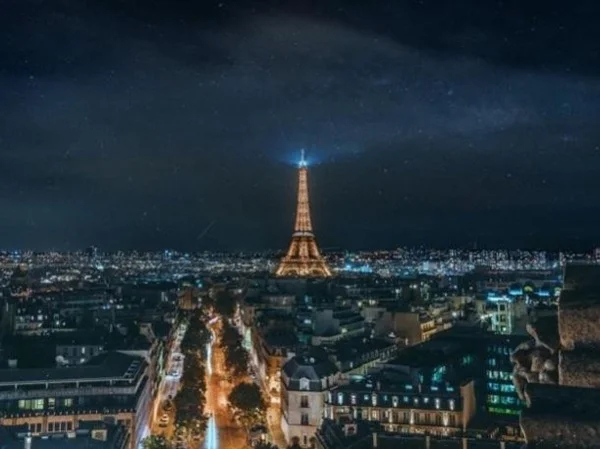 Paris by Night Sightseeing Tour with a Local