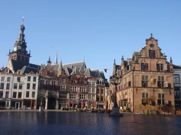 Nijmegen walking tour with your own art historian and TBL's no 1 guide in the Netherlands