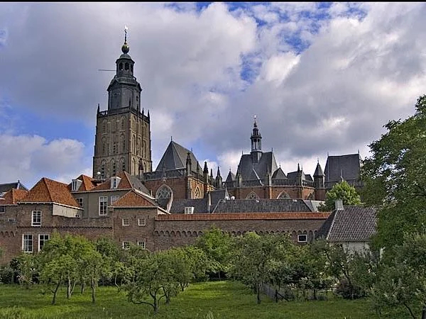 Getaway from Amsterdam: walking tour with art historian in Deventer, Zutphen, Amersfoort or ...