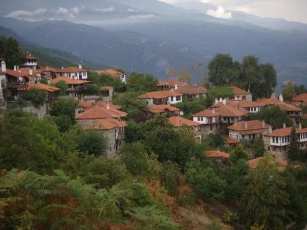 Discover Pieria