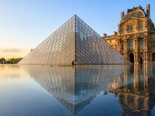 Full day Louvre Museum Guided Visit and Sightseeing tour of Paris City