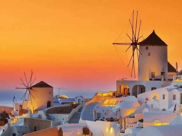 Discover Santorini in a half-day Private Deluxe Shore Excursion