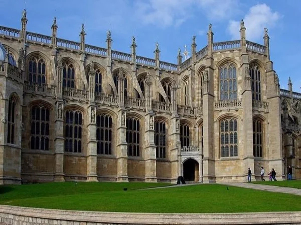 The Royal Palaces Tour: Hampton Court & Windsor Castle