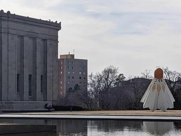 Nelson Atkins Museum Lawn & Donald J. Hall Sculpture Park - Walking Tour in Kansas
