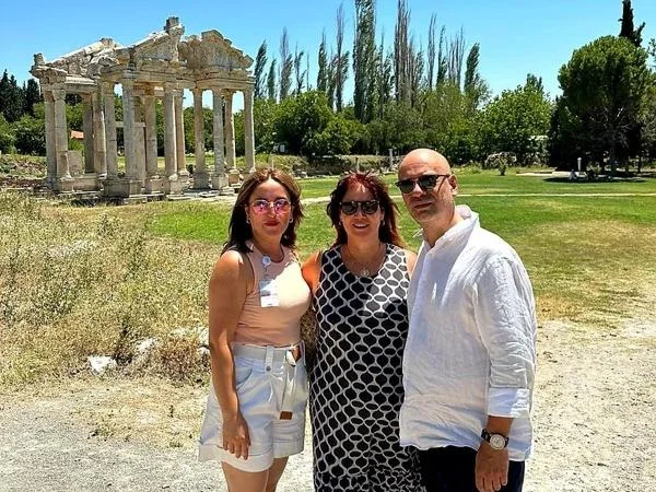 Full-Day Tour of Aphrodisias and Hierapolis with snow white travertines