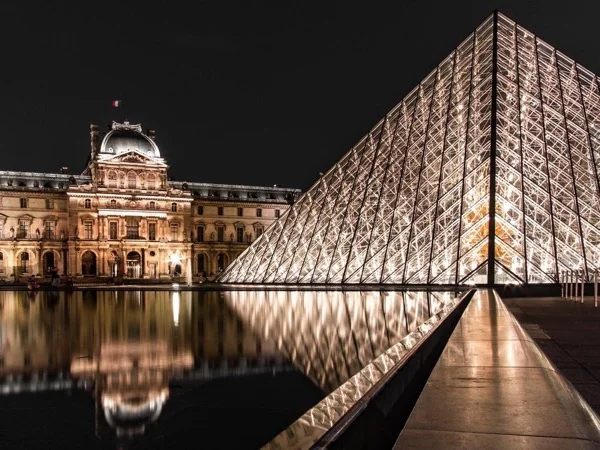 Paris by Night: A Private Tour of Illuminated Wonders