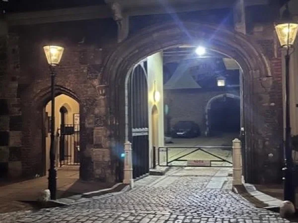 London's Spine-Tingling Ghost Tour