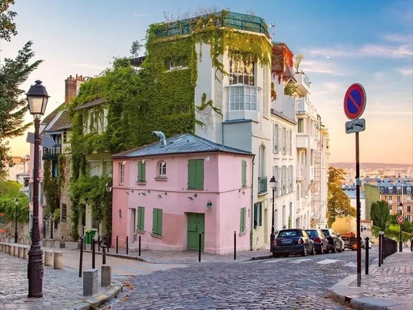 Montmartre Unveiled: Bohemian Tour through Art, History & Romance