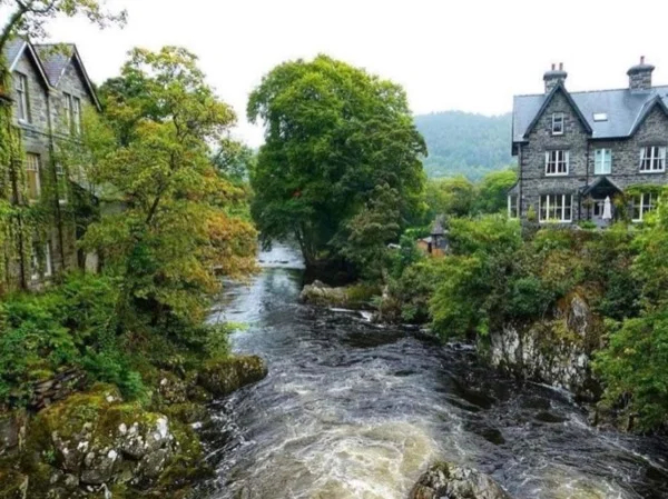 Caernarfon and Snowdonia - Full Day Tour