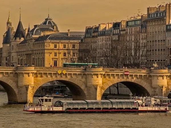 Private walking tour in Paris