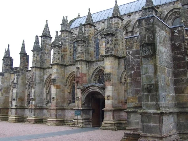 Rosslyn Chapel, Beautiful Countryside and fascinating ancient houses on an Edinburgh tour