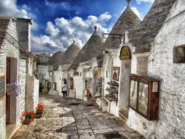 Half Day Tour in Alberobello (UNESCO) and Locorotondo (the round town)