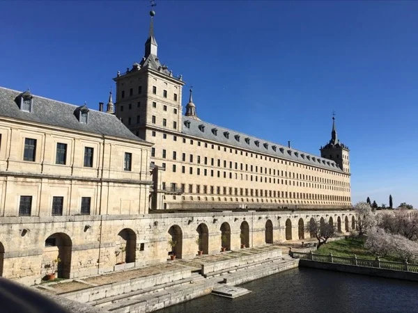 Monastery of El Escorial and Segovia Mercedes Van included