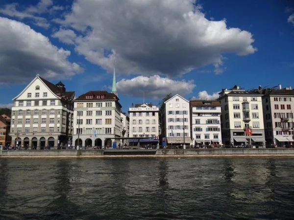 Zurich City Sightseeing Walking Tour incl. Train Ride to Adjacent Mountain