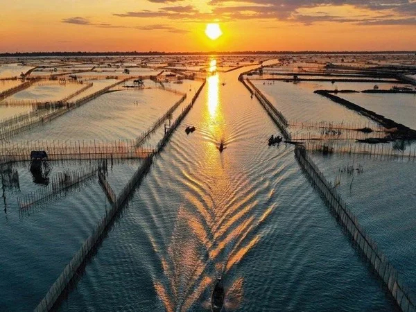 Sunrise Tour on Chuon Lagoon