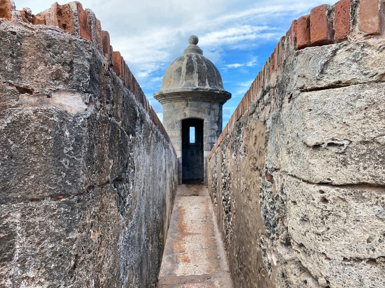 Complete San Juan: Full-Day Walking Tour Through the Neighbourhoods