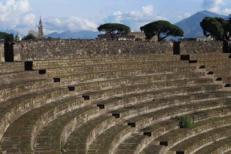 Classic Pompeii and Mount Vesuvius: Day Trip with Private Vehicle from Naples