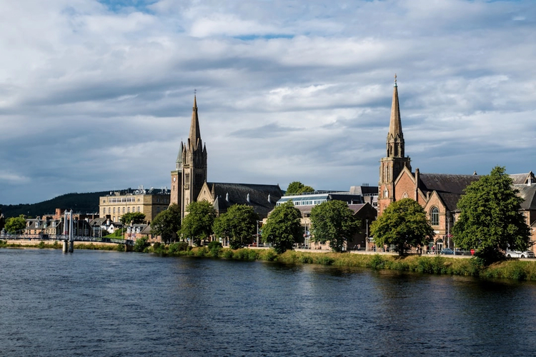 Essential Inverness: Half-Day Walking Tour of the Major Highlights